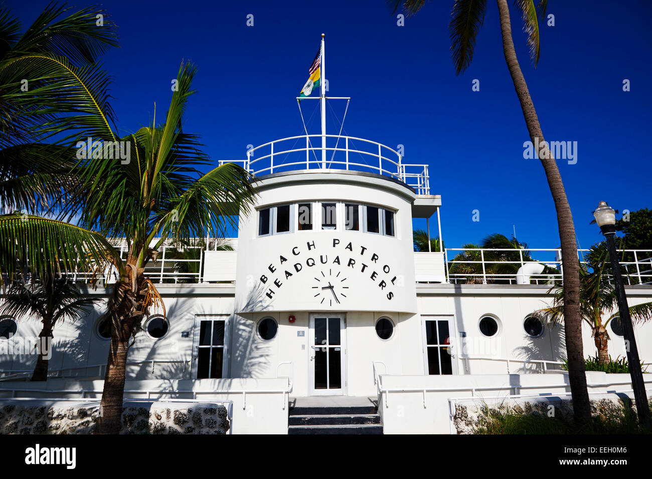 Patrouille de plage siège dans quartier art déco de Miami South beach floride usa Banque D'Images Patrouille de plage siège dans quartier art déco de Miami South beach floride usa Banque D'Images