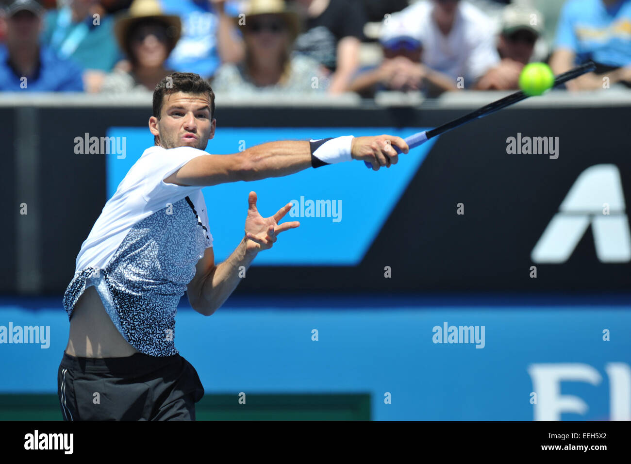 Melbourne, Australie. 19 Jan, 2015. Australian Open de Tennis de Melbourne Park. Grigor Dimitrov Bulgarie frappe une balle dans son match contre Dustin Brown de l'Allemagne lors de la première journée de l'Open d'Australie 2015 à Melbourne Park, Melbourne, Australie. Credit : Action Plus Sport Images/Alamy Live News Banque D'Images