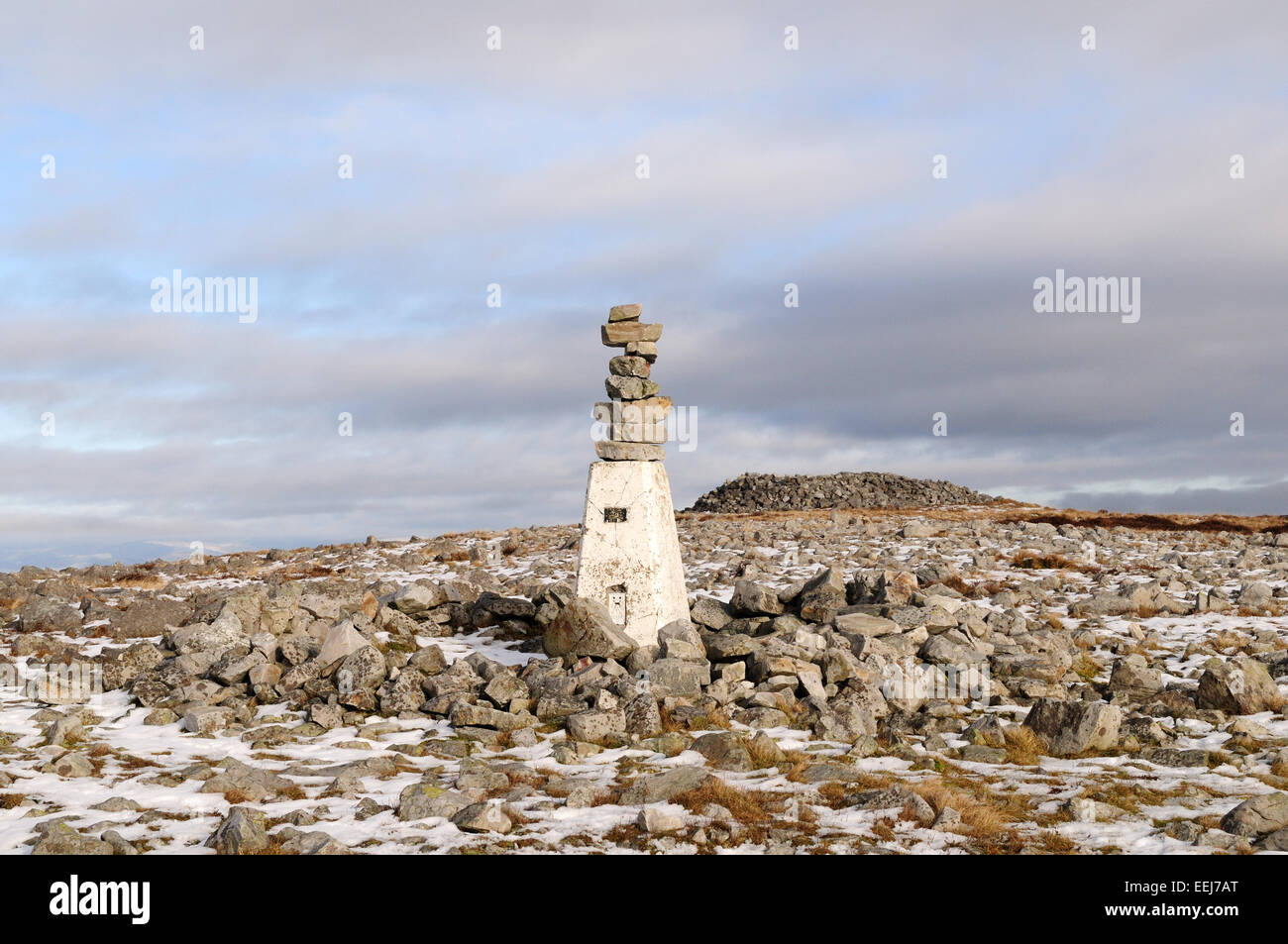 Trig Point sur la Montagnes Noires Tair Carn Fias Parc national de Brecon Beacons au Pays de Galles en hiver Carmarthenshire Banque D'Images