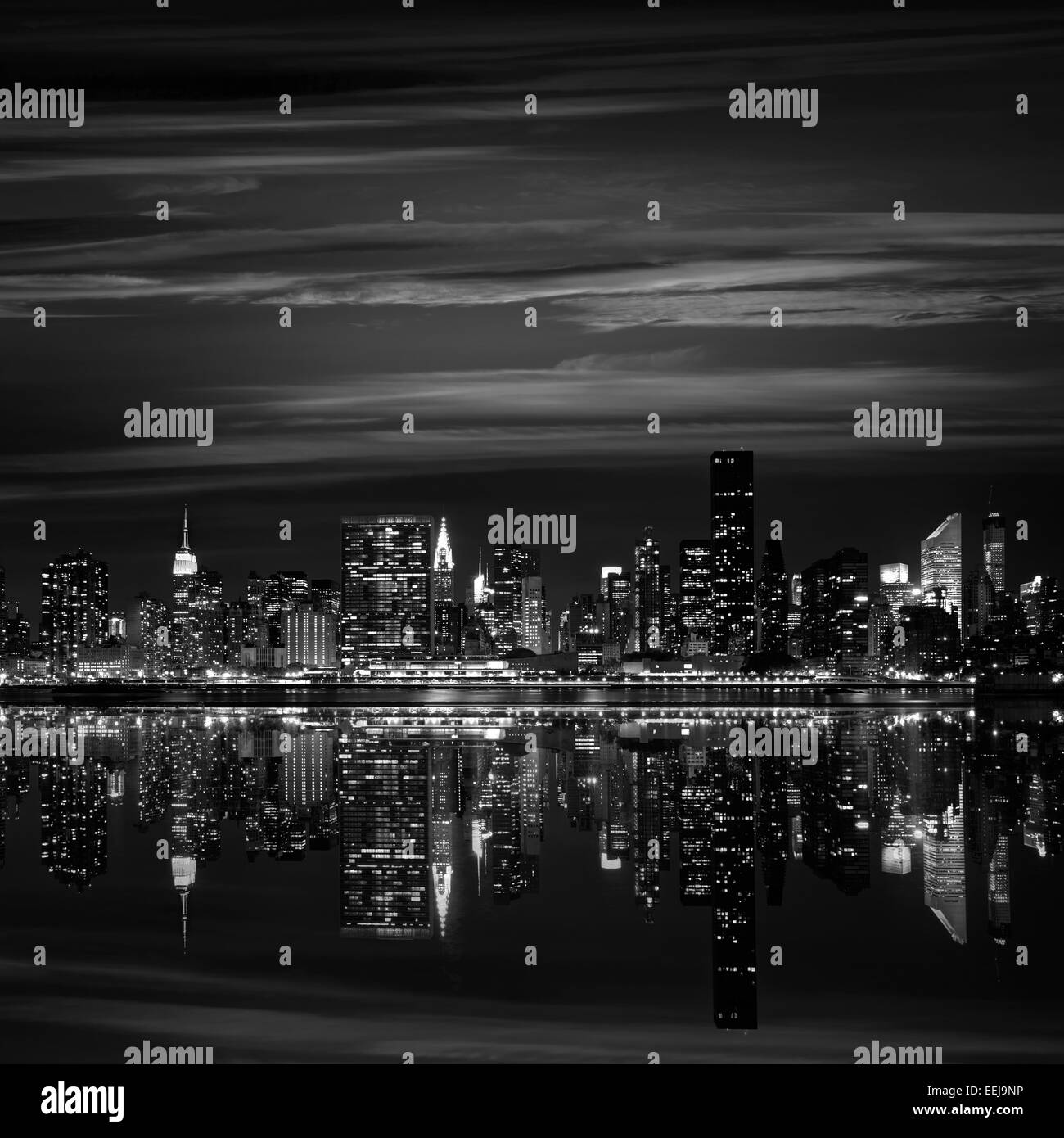 Manhattan New York skyline at sunset Parkway East River, New York USA Banque D'Images