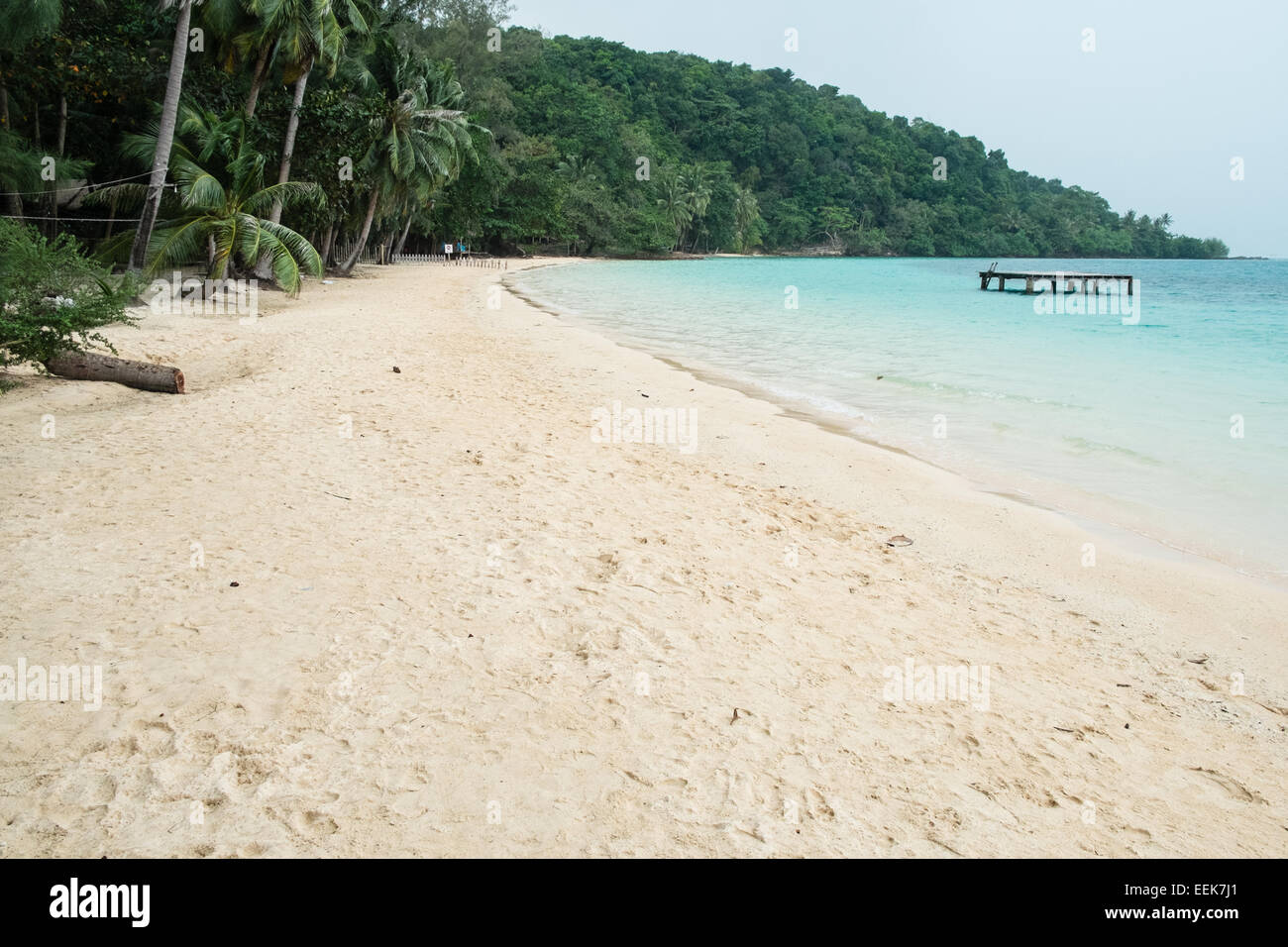 La Thaïlande,Jetty Ferry Pier à Koh Wai paradis tropical. Nettoyage locaux.La plage,Thaïlande,ko koh wai,,chang trat,plage,paradis,palm, Banque D'Images