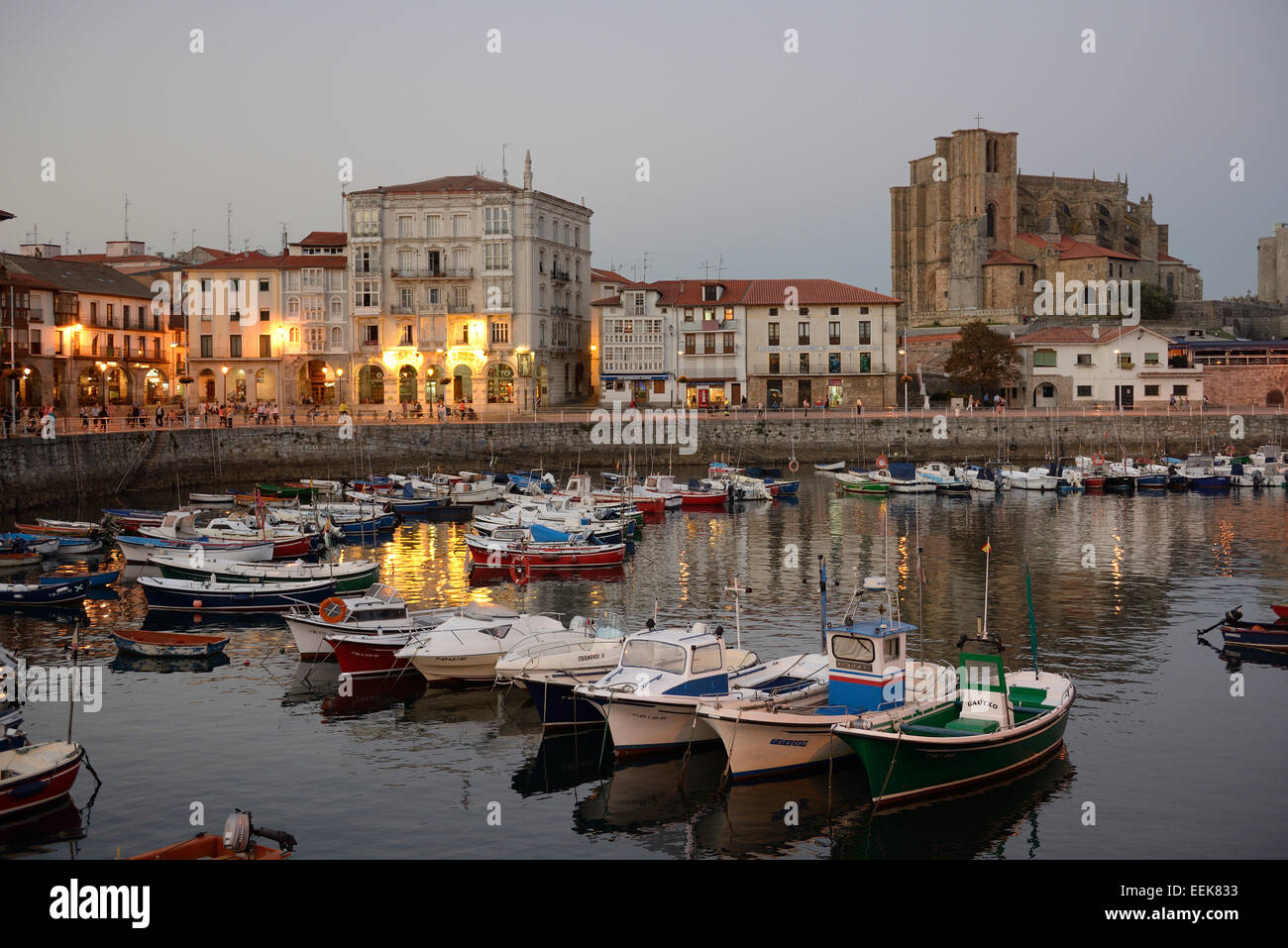 Port de pêche de Castro Urdiales, Cantabria, Spain, Europe Banque D'Images