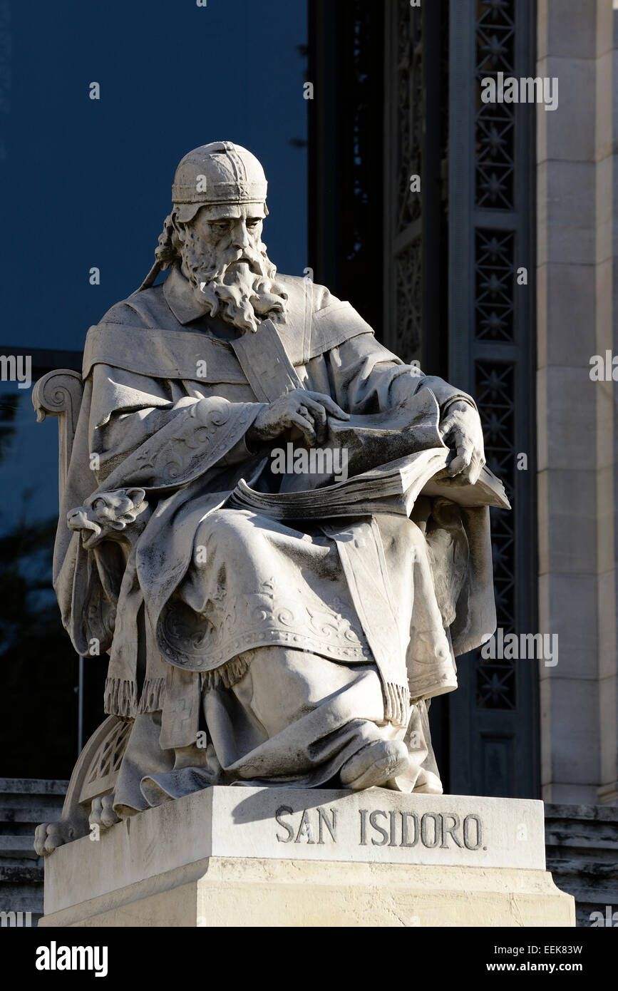 Monument à San Isidoro, Bibliothèque nationale d'Espagne, Paseo de Recoletos, Madrid, Spain, Europe Banque D'Images