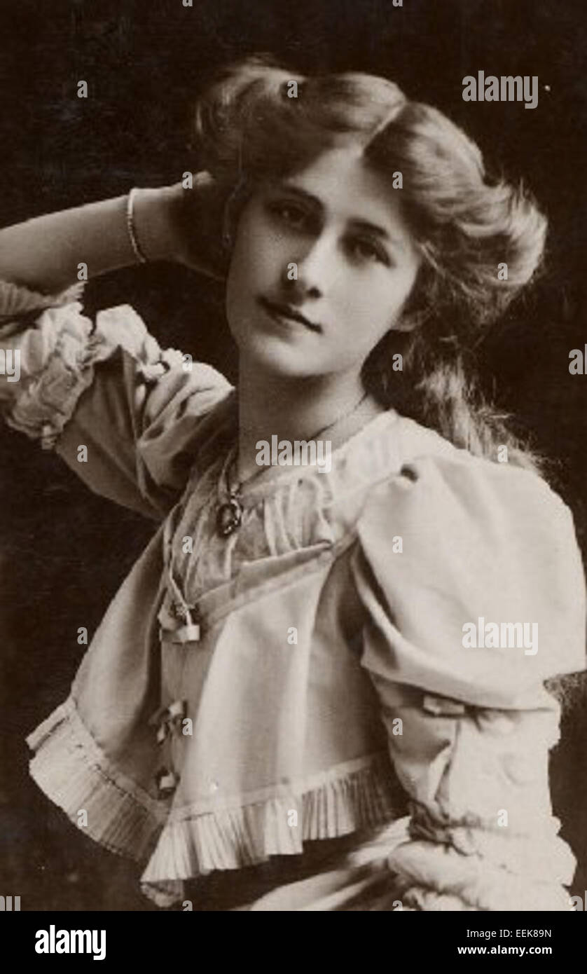 Phyllis Dare était une chanteuse et actrice anglaise connue pour ses performances dans le théâtre musical. Elle gagne en popularité au début du XXe siècle pour ses rôles dans les productions du West End de Londres, en particulier dans les opérettes. Banque D'Images