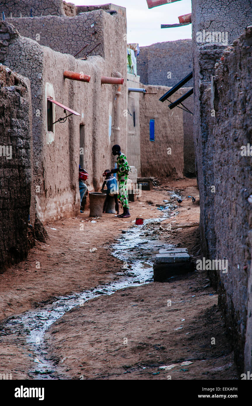 La vie quotidienne dans les ruelles de Djenne, Mali. Banque D'Images