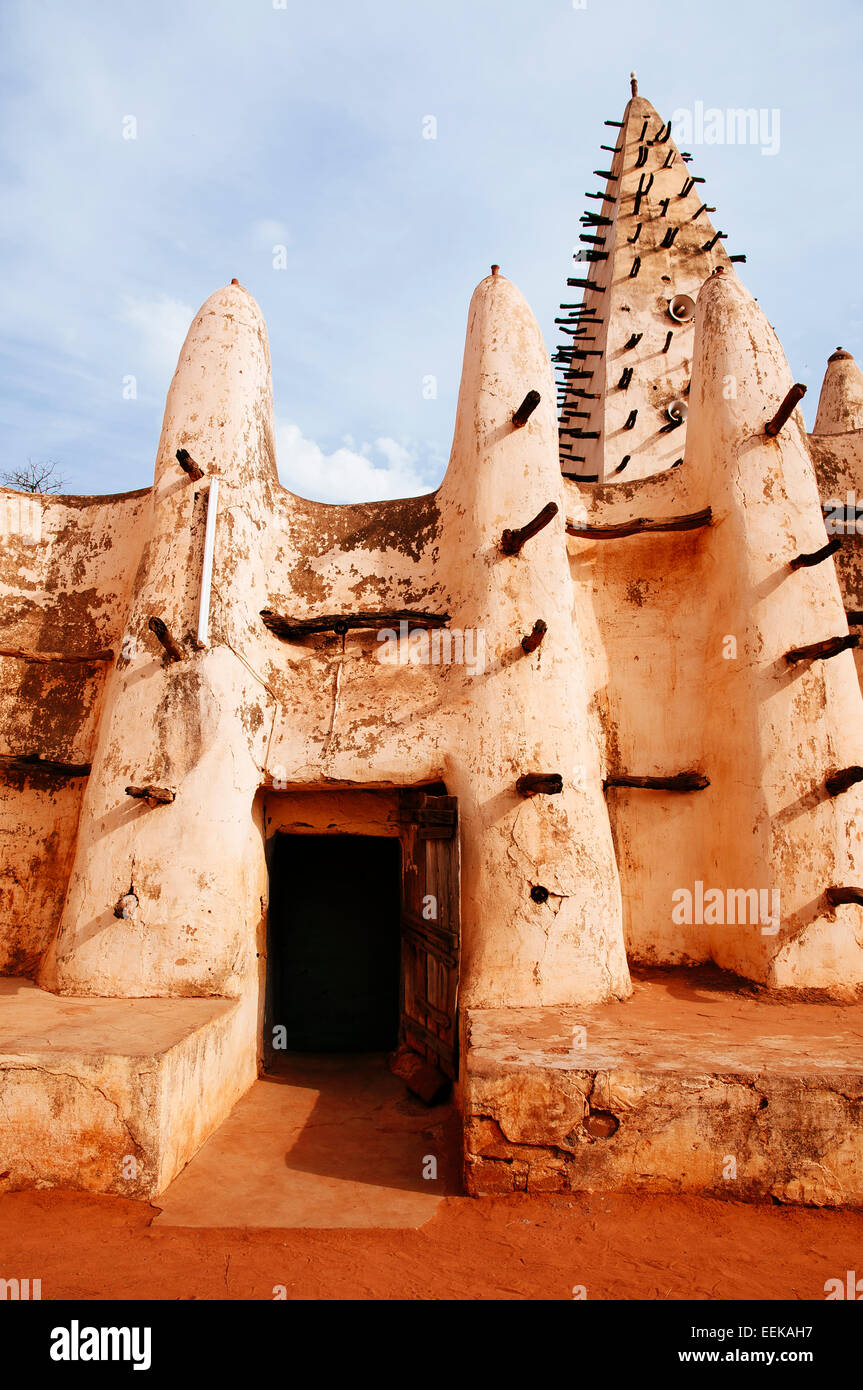 Entrée de la mosquée. Bobo Dioulasso, Burkina Faso Banque D'Images