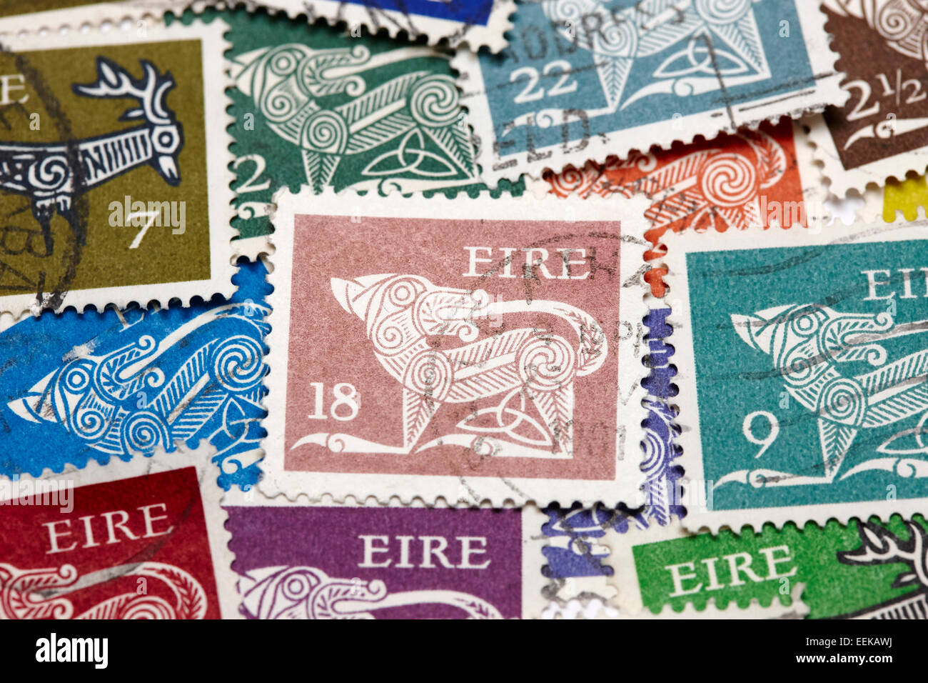 Vous y trouverez gerl première décimale historic vintage old irish stamps Banque D'Images