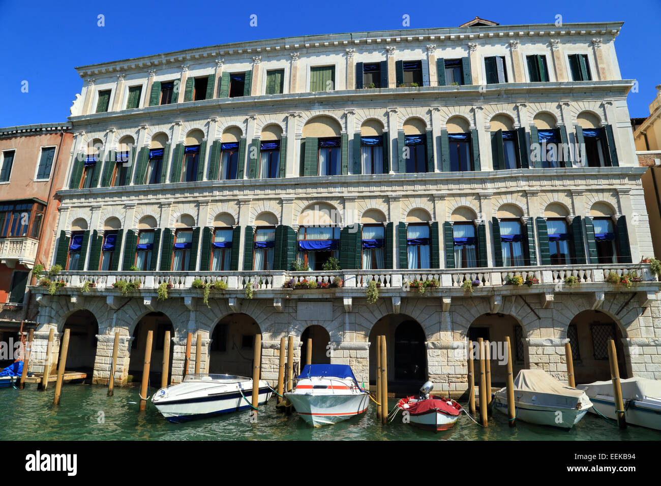 Palazzo Moro Lin, Palazzo delle finestre 13 (Palais de Windows 13 Photo  Stock - Alamy