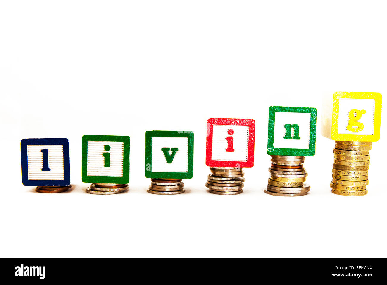 Niveau de vie, la hausse des prix Les prix coûtant plus de dépenses de la famille passent l'alimentation mot concept cut out copie espace fond blanc Banque D'Images