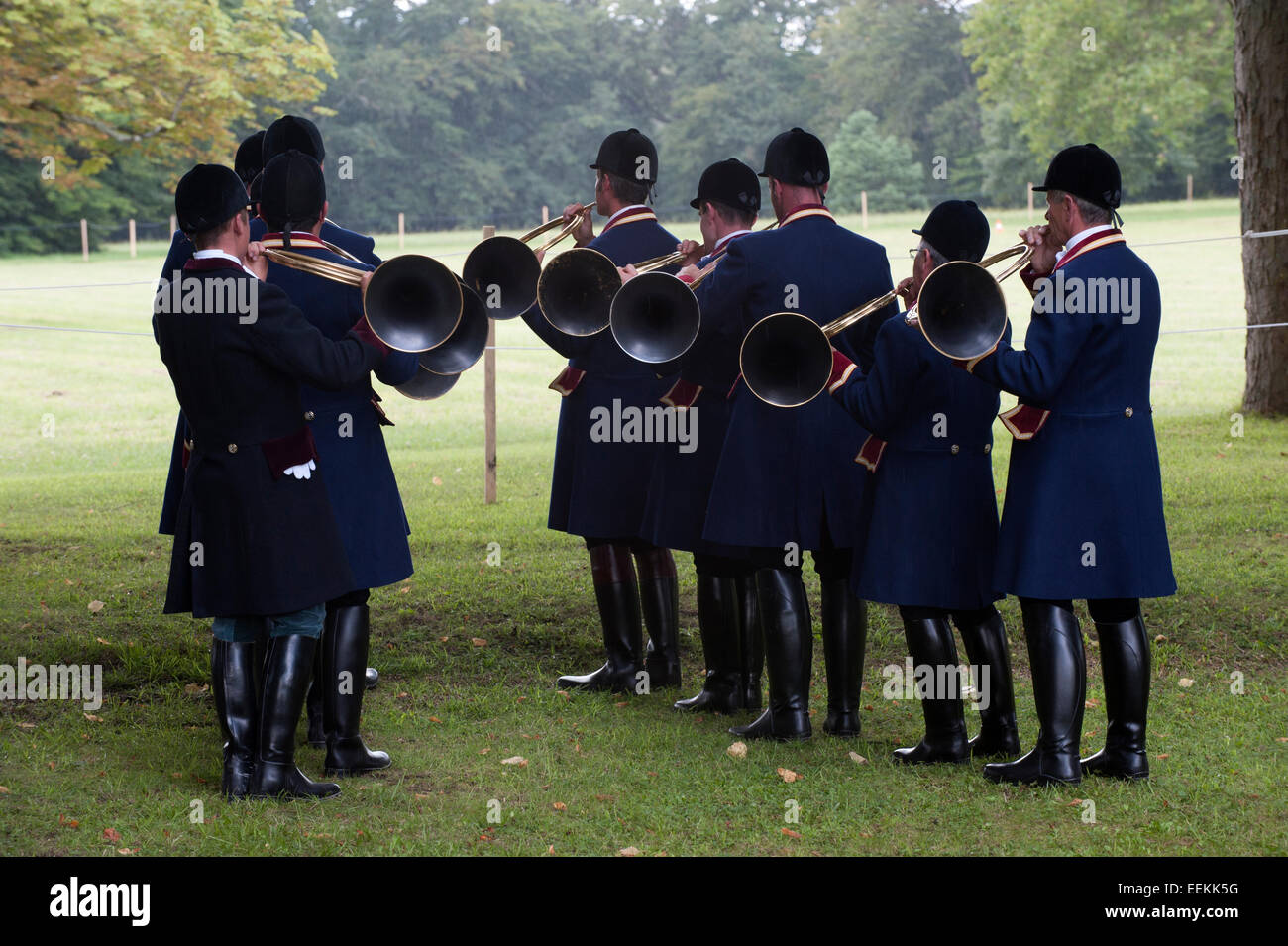 Groupe de joueurs de cors de chasse traditionnelle en uniforme, Azay le Ferron, Indre-et-Loire, Loire, Centre, France Banque D'Images