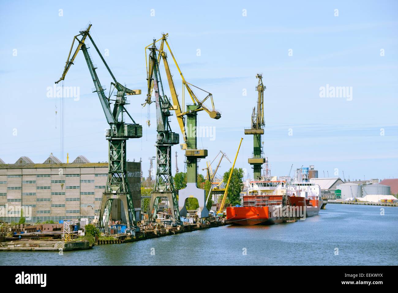 Gdansk Pologne. Quais du port et les entrepôts de Gdansk Stocznia S.A. sur la pointe sud de l'île d'Ostrow Banque D'Images