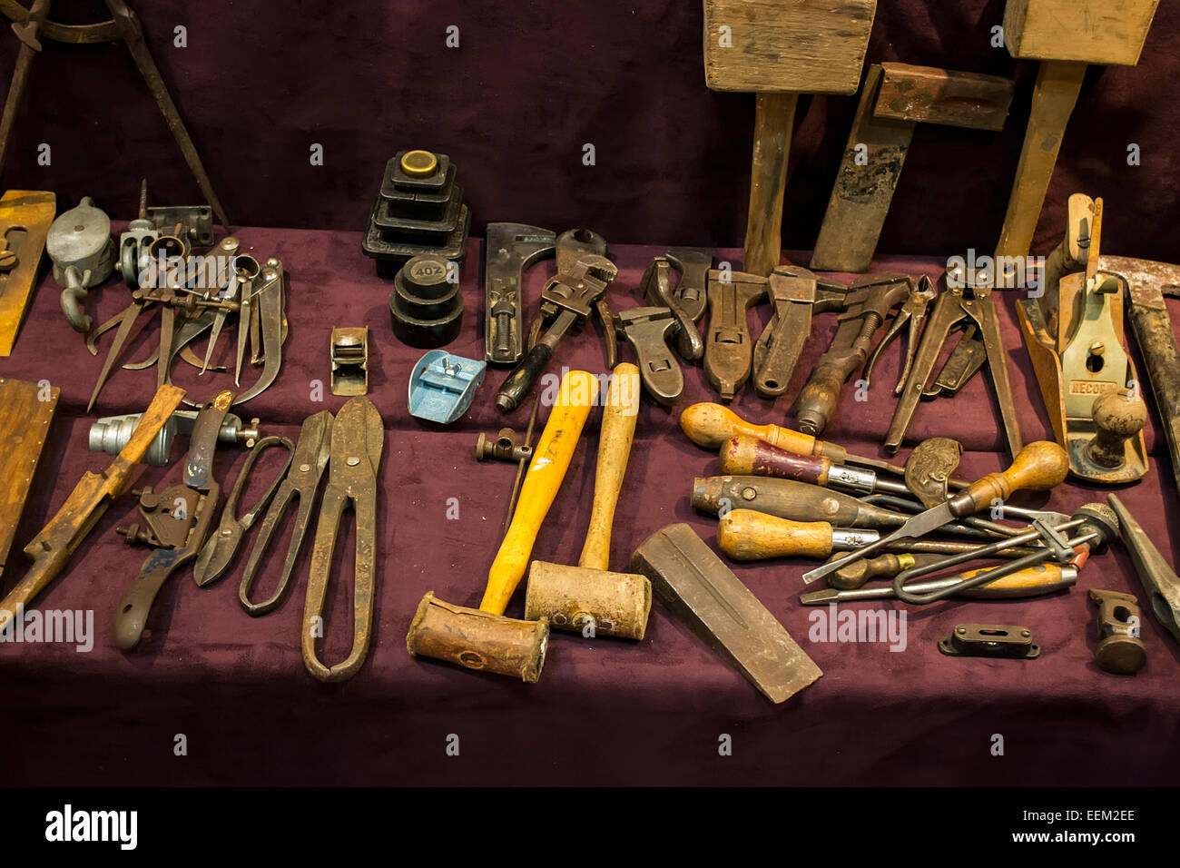 Divers outils anciens pour le travail du bois utilisé par les artisans  Photo Stock - Alamy