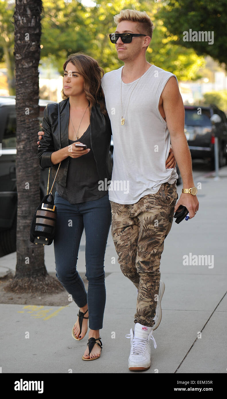 Nikki Reed fait une promenade à Los Angeles avec son ami Bobby Newberry comprend : Nikki Reed,Bobby Newberry Où : Los Angeles, California, United States Quand : 17 juillet 2014 Banque D'Images