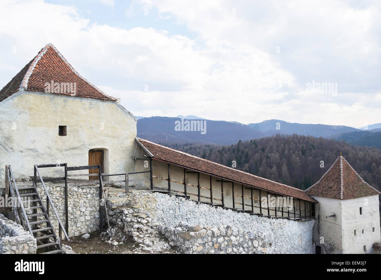 Deux tours fortifiées servant pour l'observation et de défense d'une citadelle médiévale Banque D'Images