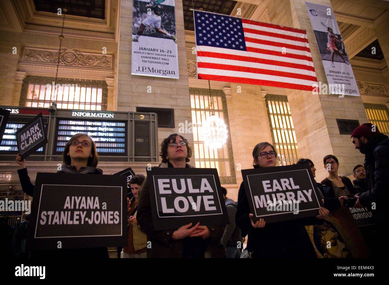 Des centaines de manifestants à Harlem pendant la journée Martin Luther King se sont réunis à démonstration Malcolm X Blvd. et de Central Park au nord pour un "rêve4Justice' mars à l'Organisation des Nations Unies, rempli Foley Square à Manhattan et met en scène un die-in au Grand Central Terminal. Credit : Geovien Si/Pacific Press/Alamy Live News Banque D'Images