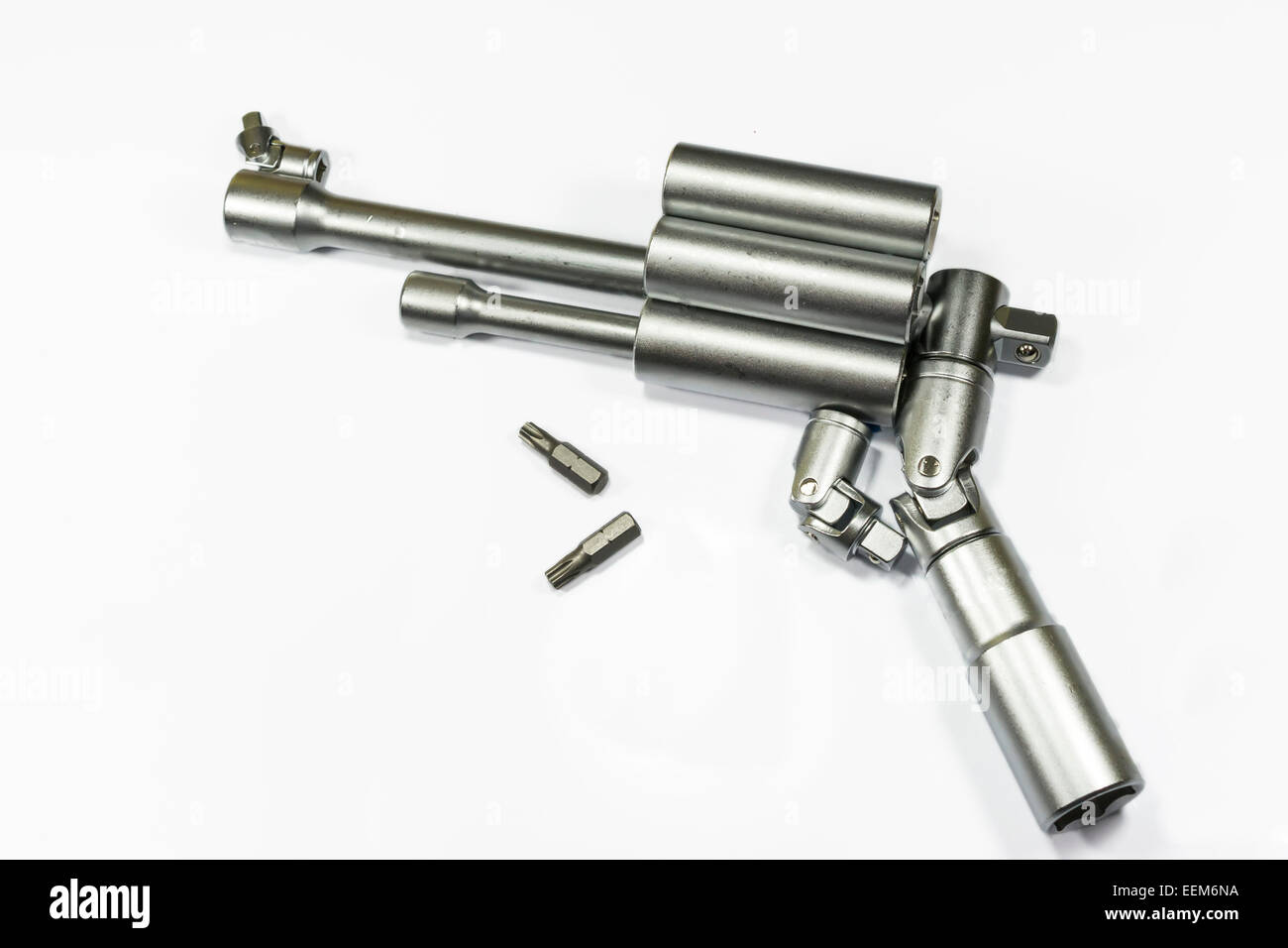 Les clés tubulaires de improvisé pistolet , extenders, et joints articulés avec des bits (puces, isolated on white Banque D'Images