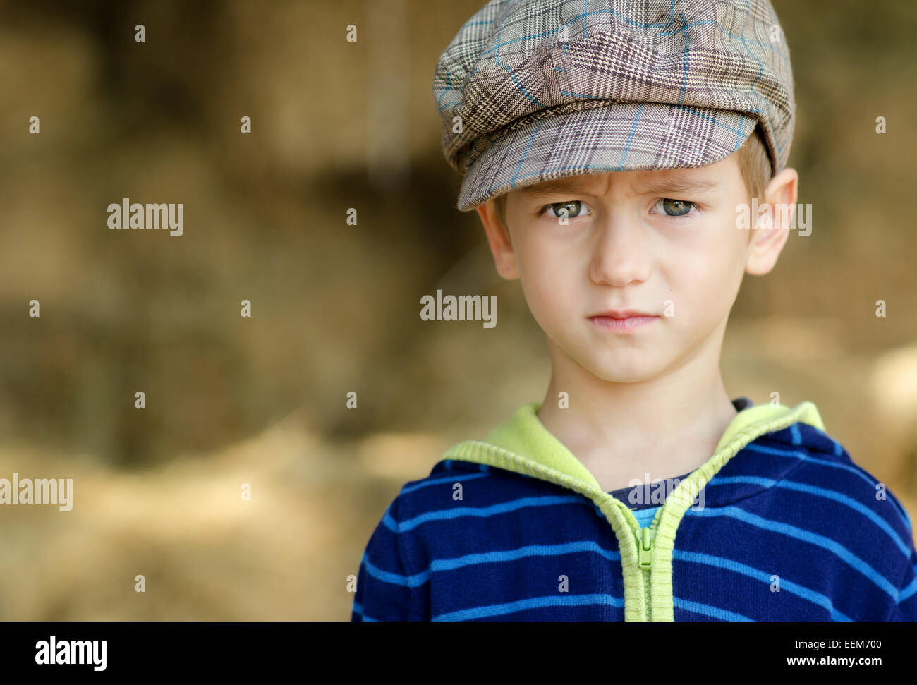 La Bulgarie, Portrait de petit garçon sérieux (4-5) Banque D'Images
