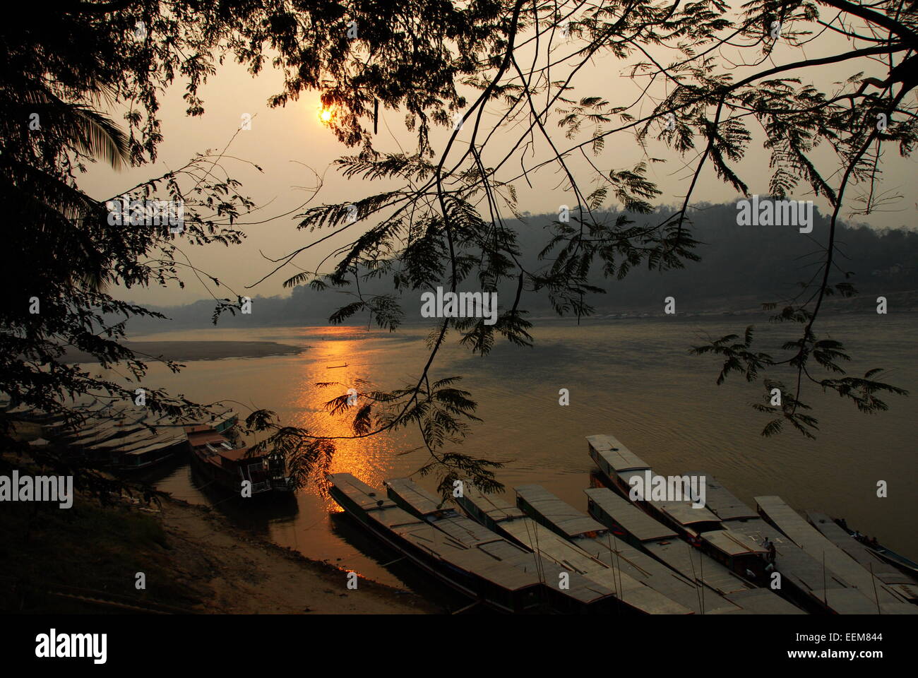 Le Laos, vue du Mékong au coucher du soleil Banque D'Images