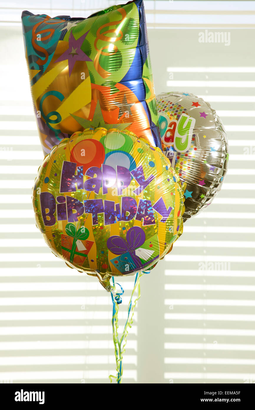Trois ballons anniversaire in office Banque D'Images