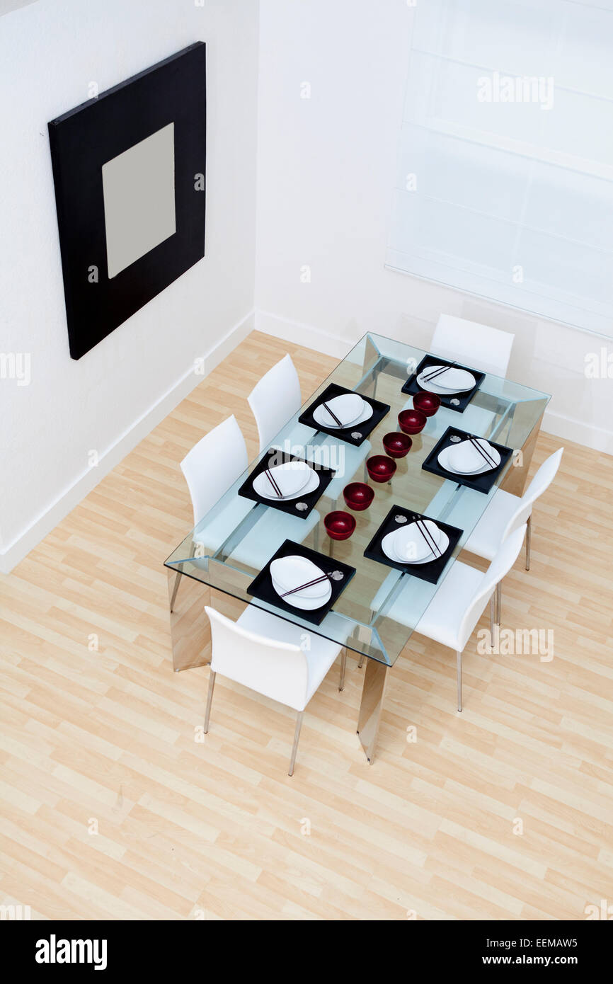 Set de table et chaises de salle à manger moderne Banque D'Images