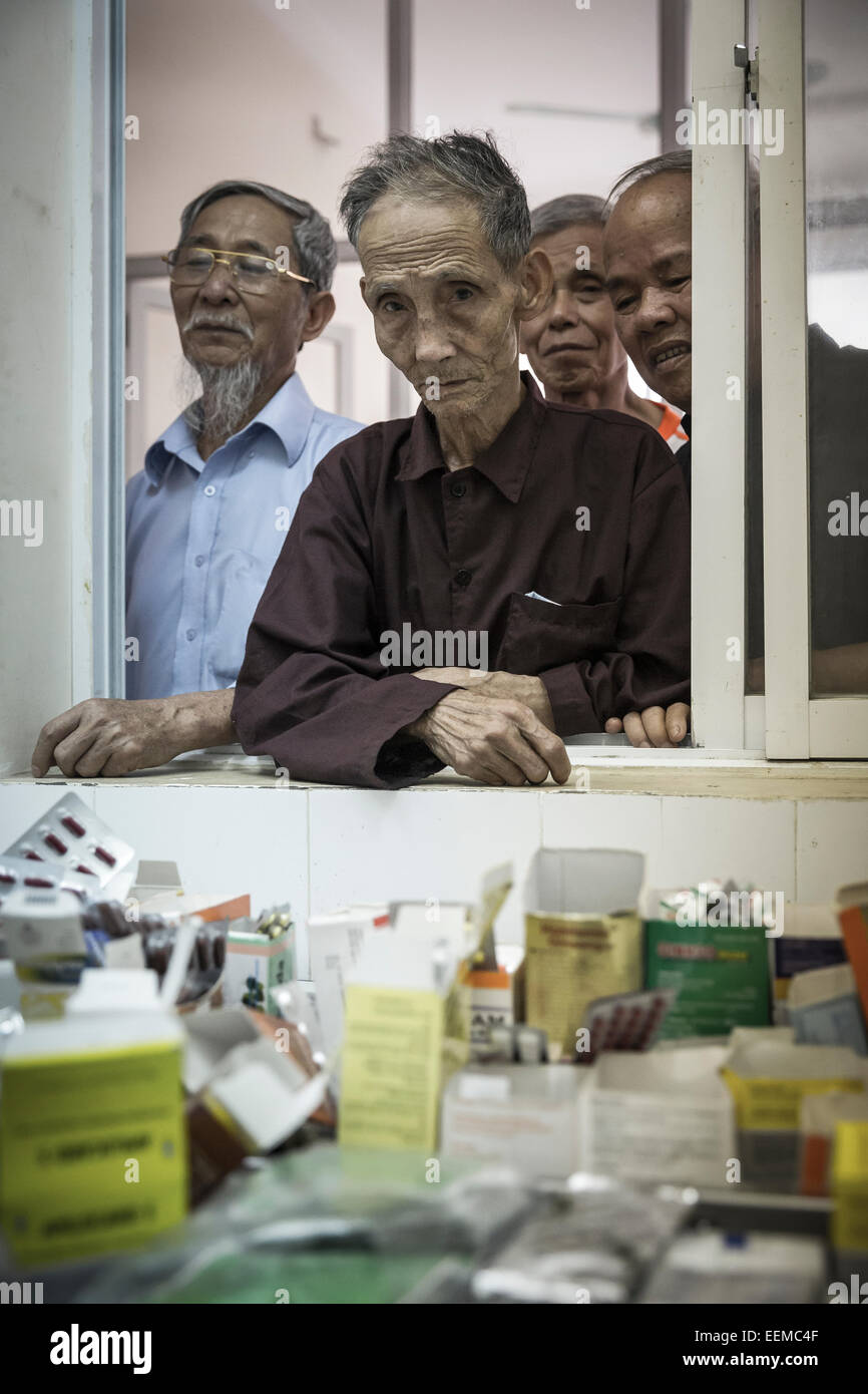 Plusieurs anciens combattants touchés par l'Agent Orange attendue dans le centre médical. Banque D'Images