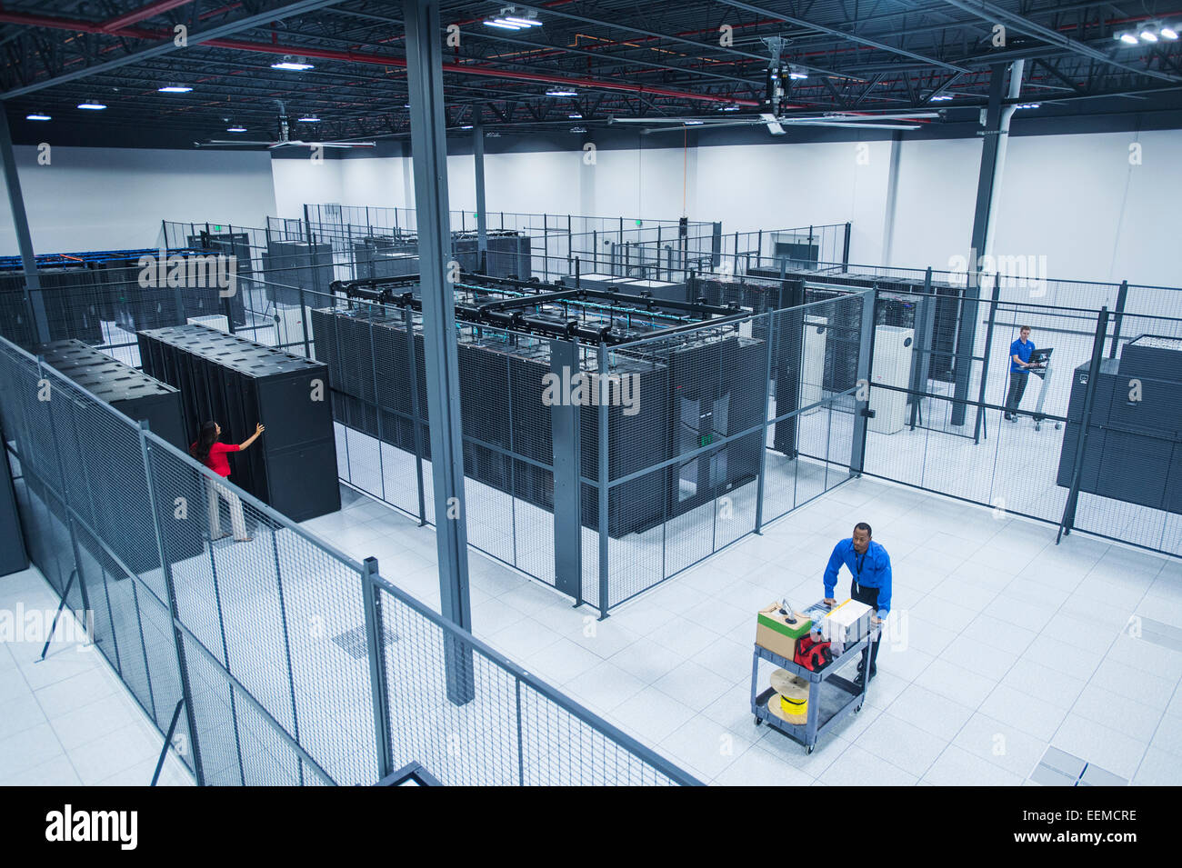 High angle view of Black businessman working in server room Banque D'Images