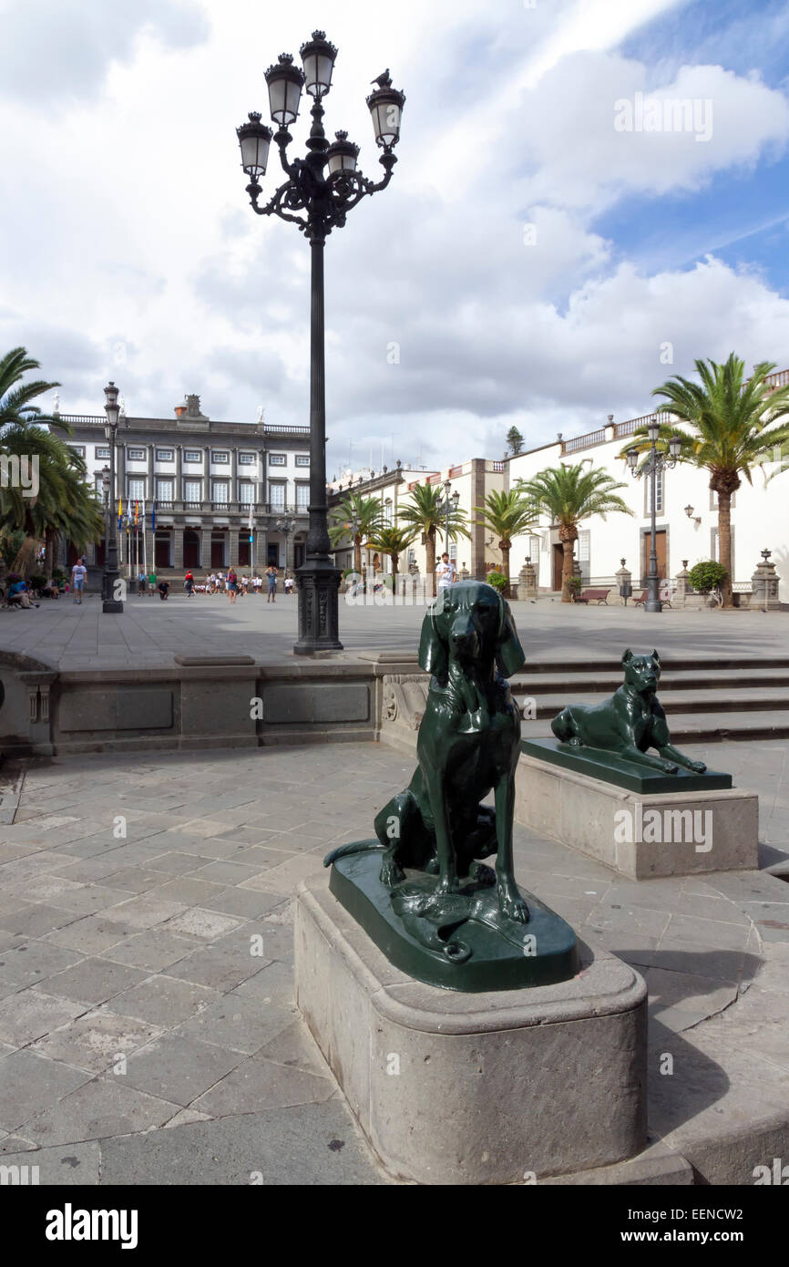 La place Santa Ana avec son chien en bronze des statues dans le centre de Las Palmas Banque D'Images