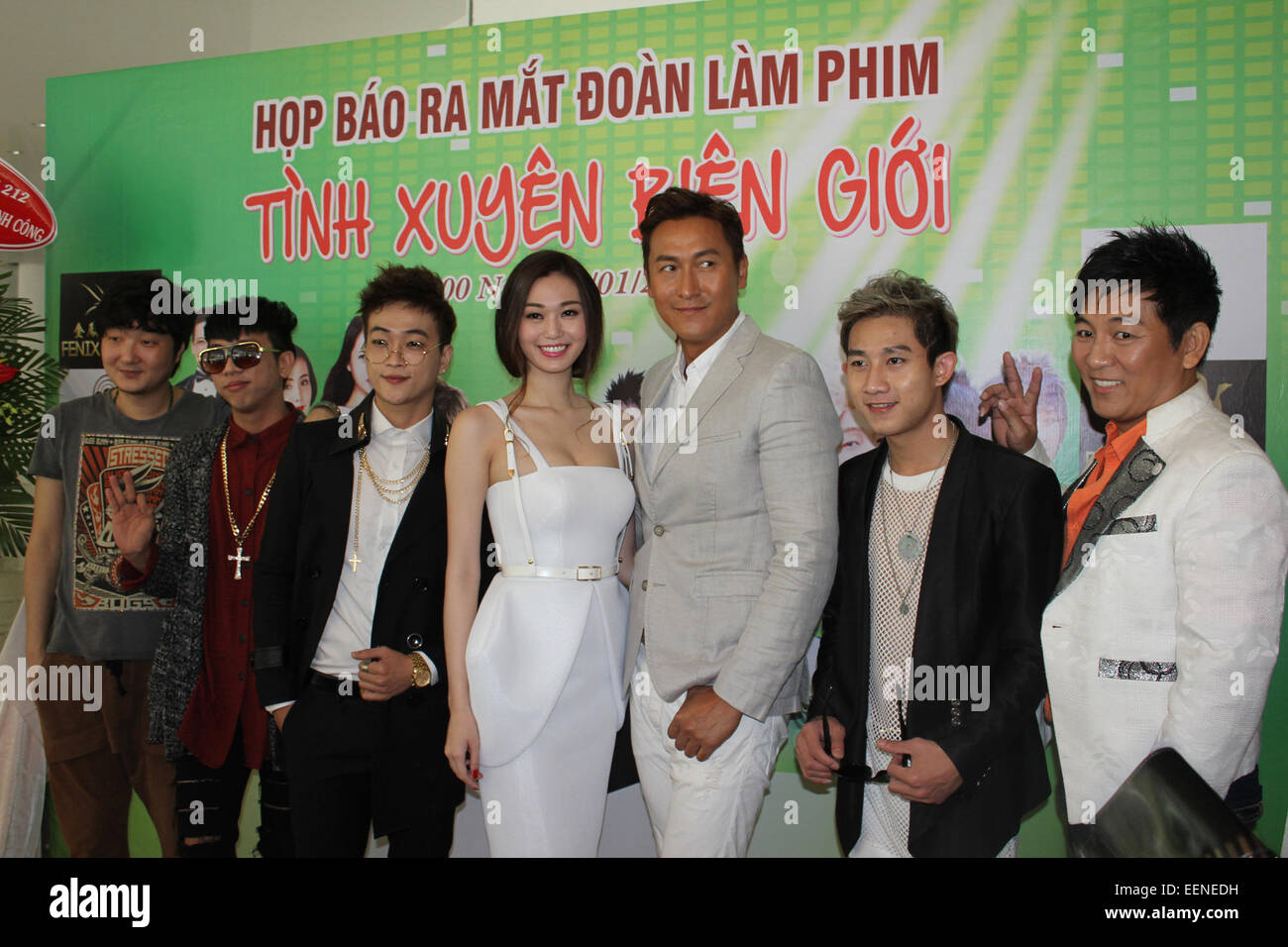 Ho Chi Minh Ville, Vietnam. 20 Jan, 2015. Les acteurs chinois et vietnamiens posent pour une photo lors de la cérémonie de départ de 'Yue Lai Yue Jiong' les films à Ho Chi Minh Ville, Vietnam, 20 janvier 2015. © Yang Sheng Di/Xinhua/Alamy Live News Banque D'Images