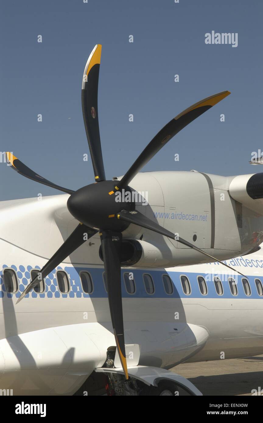 Avion de moyenne portée de l'ATR 72 Banque D'Images