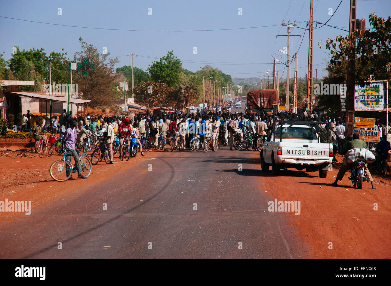 Blocs de démonstration étudiants road, Burkina Faso. Banque D'Images