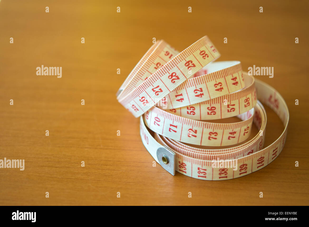 Ruban de mesure sur la table Banque D'Images