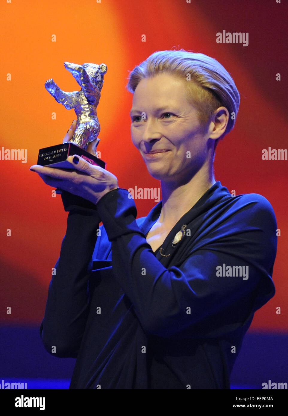 Président du jury de la Berlinale Tilda Swinton est titulaire de l'ours d'argent au cours de la cérémonie de la Berlinale le 14 février en 2009. Banque D'Images