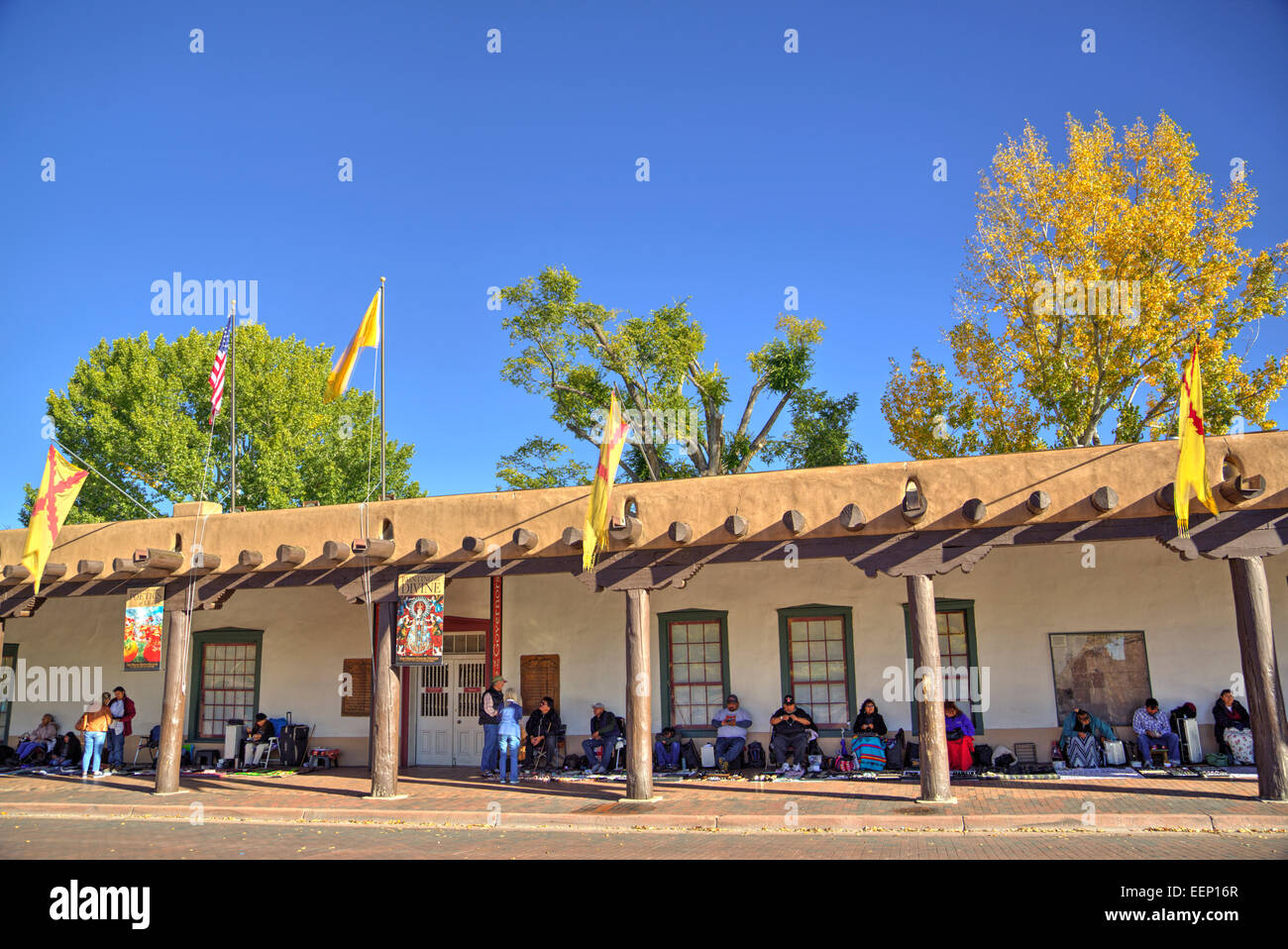Marché indien, Palais du Gouverneur (construit 1610), Plaza de Santa Fe, Santa Fe, New Mexico, USA Banque D'Images