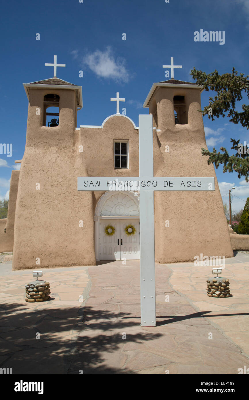 Mission San Francisco de Asís (construit entre 1772 et 1816), Ranchos de Taos, New Mexico, USA Banque D'Images