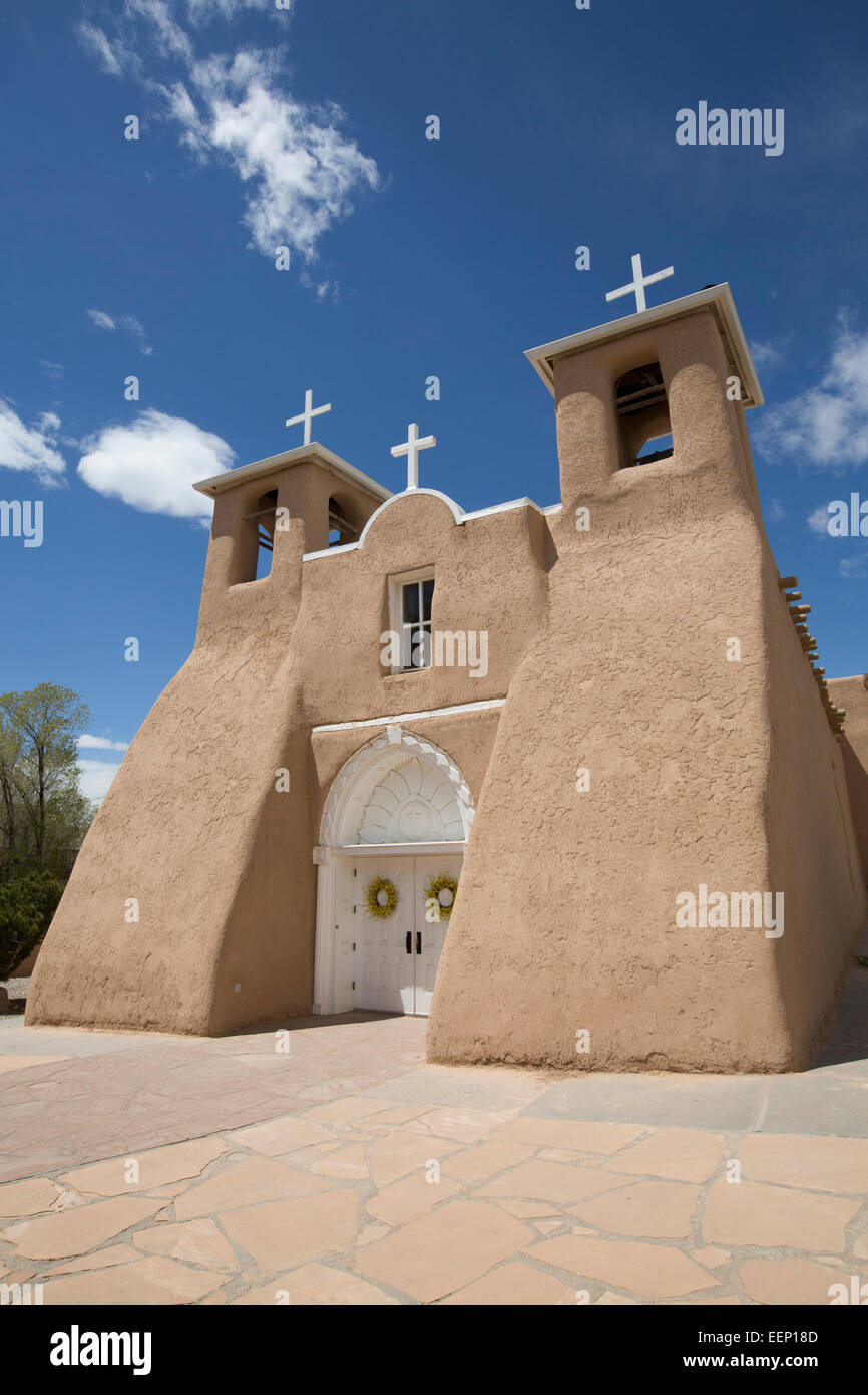 Mission San Francisco de Asís (construit entre 1772 et 1816), Ranchos de Taos, New Mexico, USA Banque D'Images