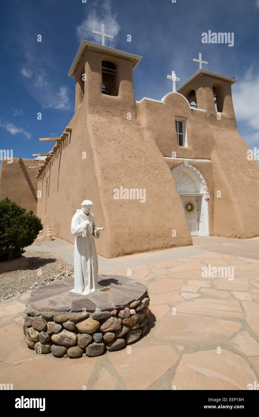 Mission San Francisco de Asís (construit entre 1772 et 1816), Ranchos de Taos, New Mexico, USA Banque D'Images
