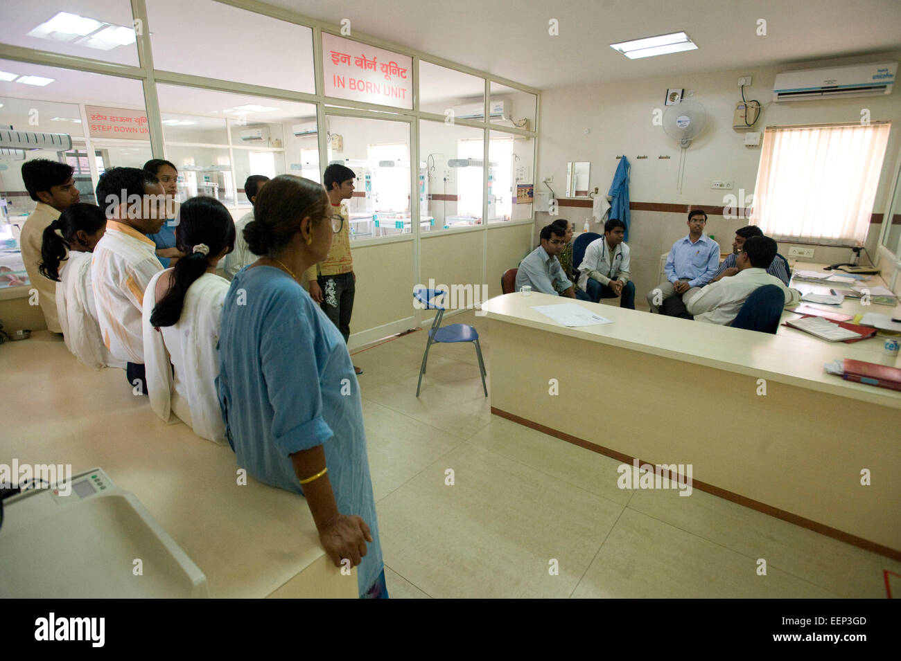 Les nouveau-nés au Service spécial de soins néonatals de l'hôpital de district de Shivpuri Madya Pradesh Banque D'Images