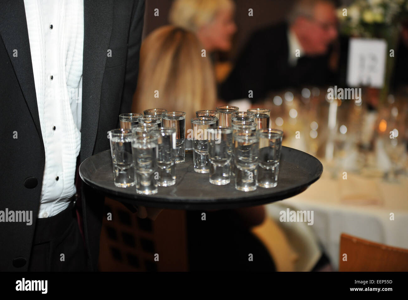 Culture potable au Royaume-Uni, la vodka shots, partie des boissons. Banque D'Images