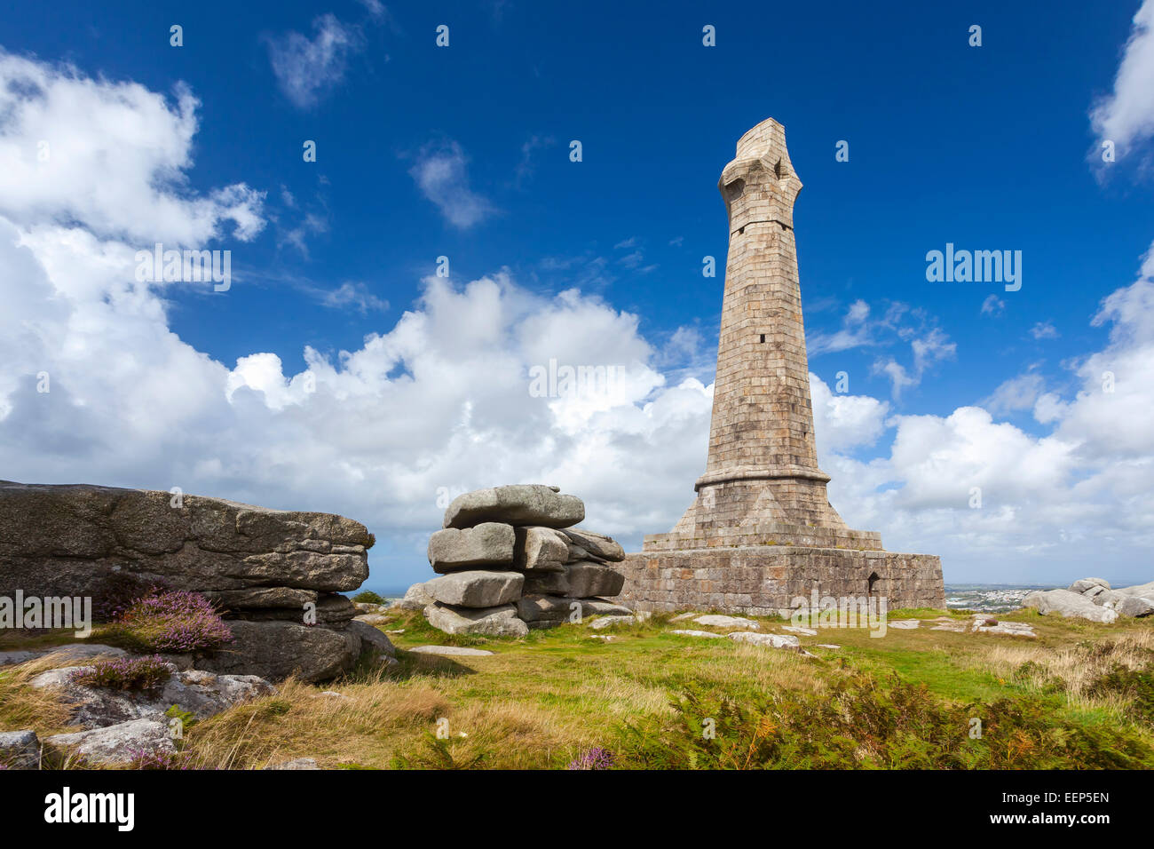 1836 Le monument de Francis Lord de Dunstanville Basset et situé en haut de Carn Brea Hill, près de Truro Cornwall Angleterre Banque D'Images