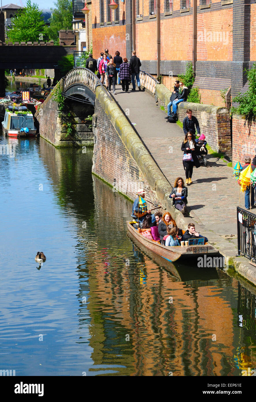 Le Regent's Canal de halage près de Camden Lock et Camden Market, Londres, Angleterre, Royaume-Uni Banque D'Images