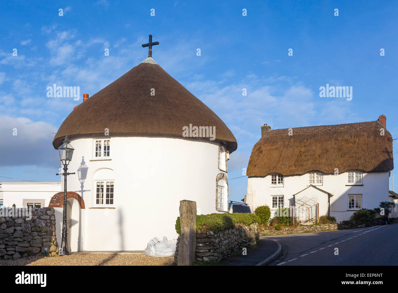 Chaume historique maisons rondes à Veryan sur la péninsule de Roseland Cornwall England UK Europe Banque D'Images