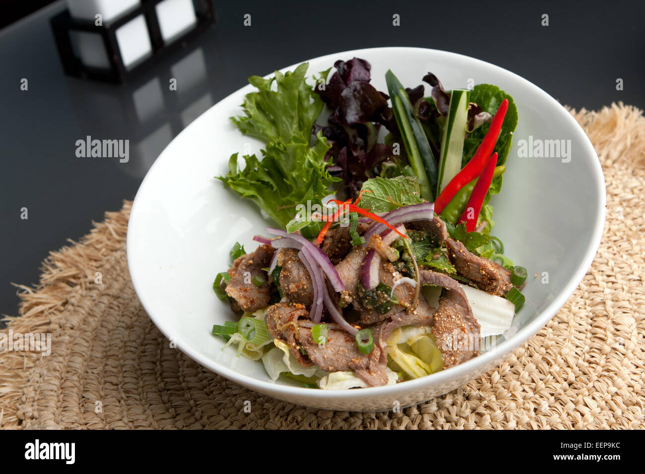 Tok Num Steak Salade de Bœuf Thaï Banque D'Images