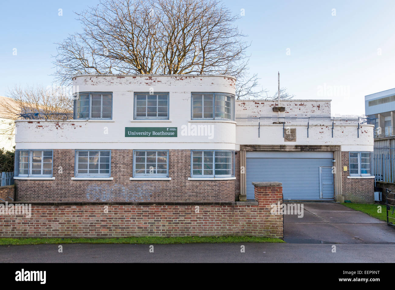 Hangar à bateaux de l'université, Université de Nottingham, construit dans le style d'architecture Bauhaus. Nottinghamshire, Angleterre, RU Banque D'Images
