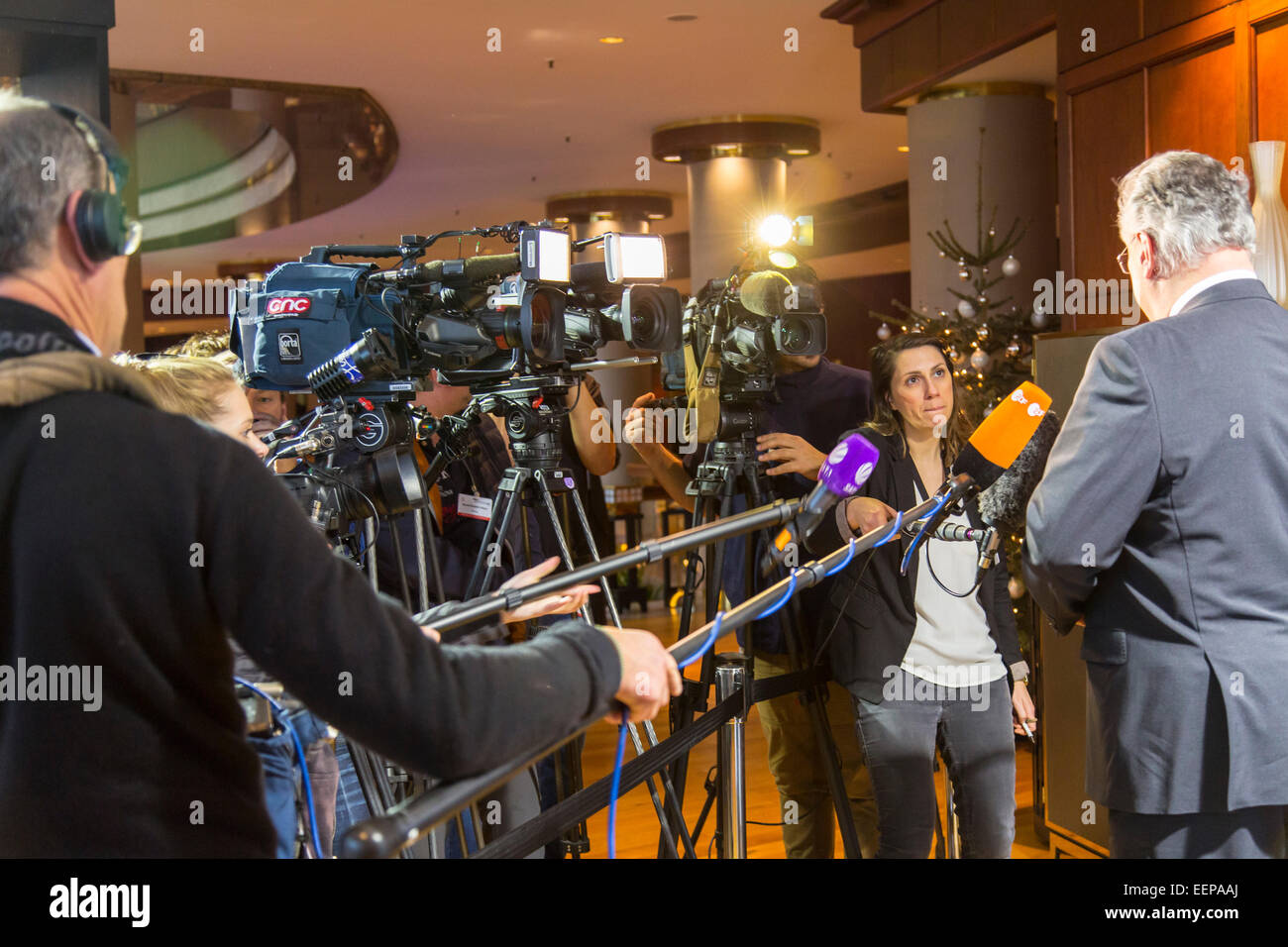Les médias, les caméras de télévision lors d'une conférence de presse, Banque D'Images