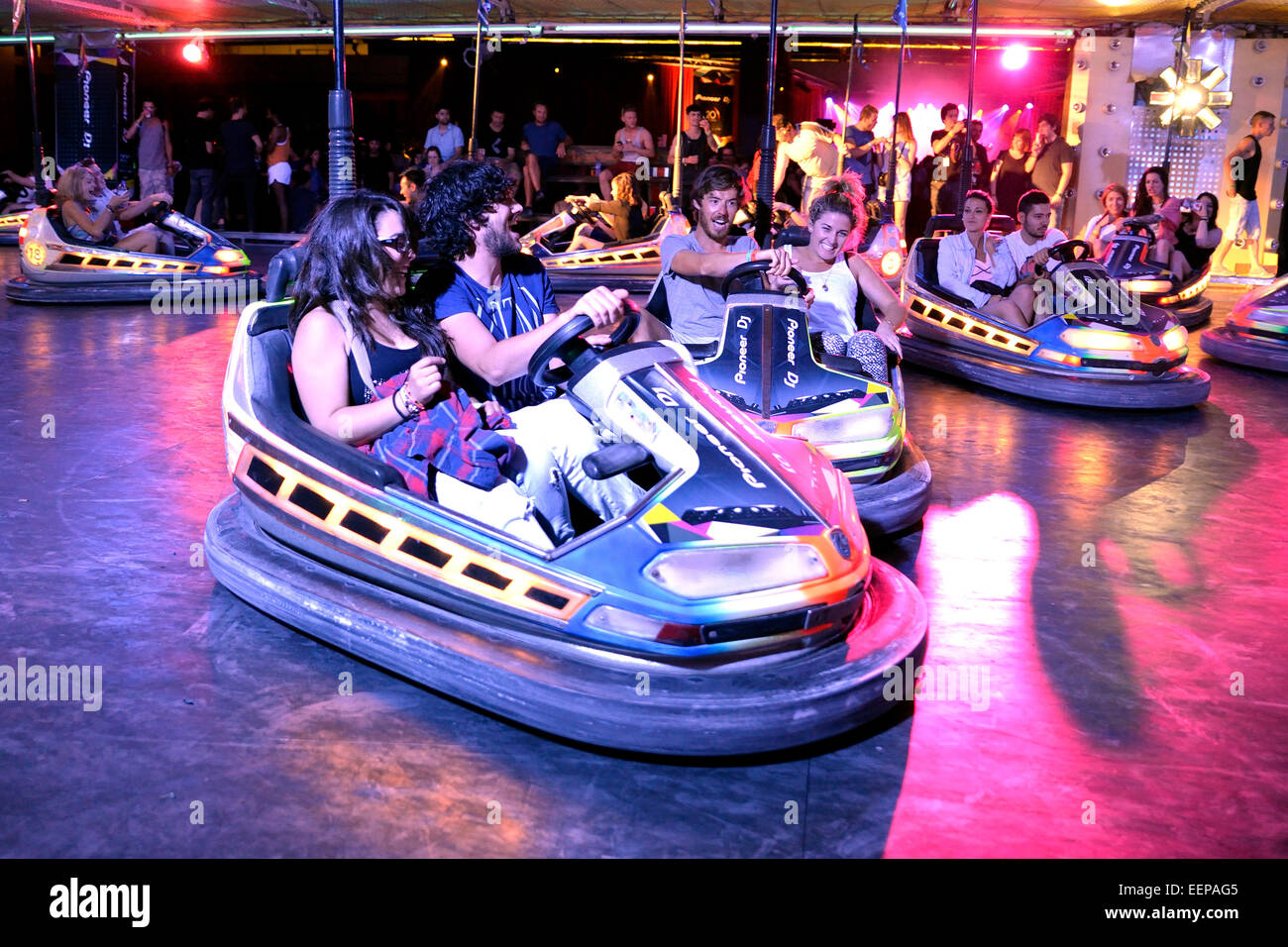 Barcelone - 14 juin : Les voitures de butoir à Sonar Festival le 14 juin 2014 à Barcelone, Espagne. Banque D'Images