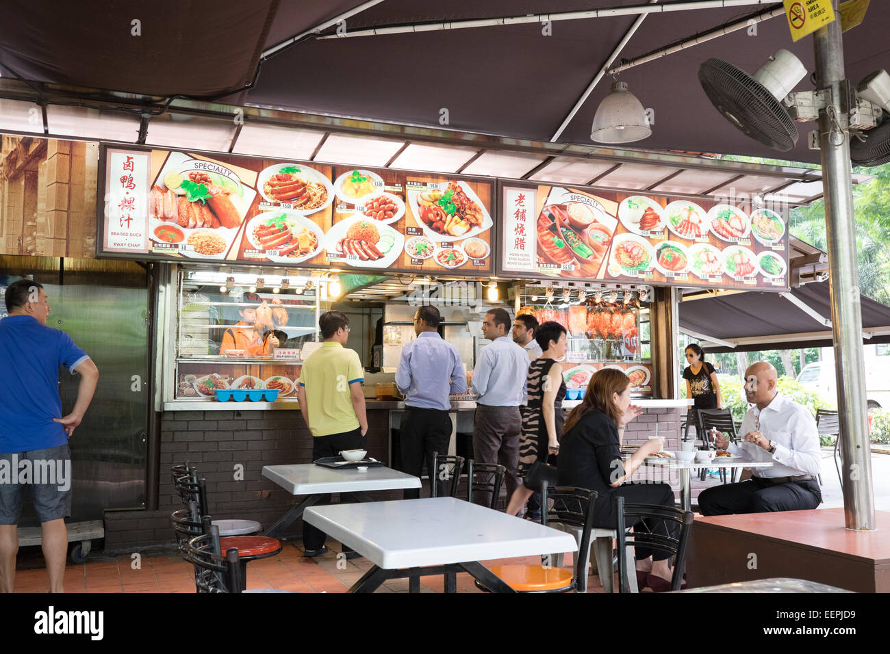 Des stands de nourriture de rue sur Orchard Road, à Singapour. Banque D'Images