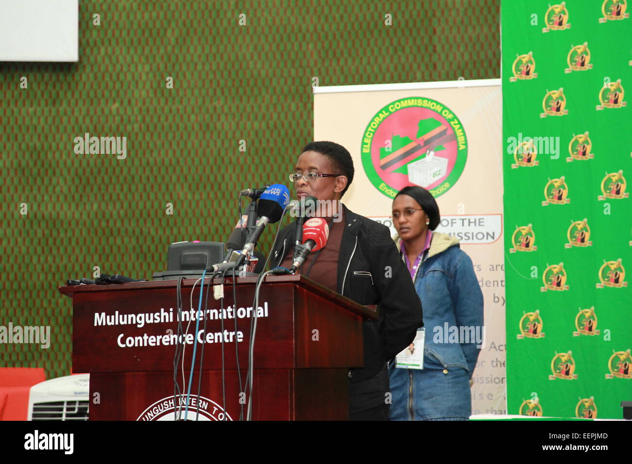 Lusaka, Zambie. 20 Jan, 2015. Priscilla Isaacs, directeur de la Commission électorale de Zambie (ECZ), réponses queations lors d'un point de presse à Lusaka, capitale de la Zambie, le 20 janvier 2015. La publication des résultats définitifs de l'élection présidentielle en Zambie peut être retardé par les pluies torrentielles ont entravé la livraison de matériaux et de certains bureaux de vote à fermer, ECZ a dit mardi. © Peng Lijun/Xinhua/Alamy Live News Banque D'Images