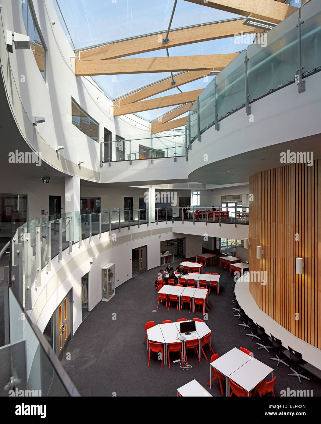 Skinners Academy, Kent, Royal Tunbridge Wells, Royaume-Uni. Architecte : sud architectes, 2014 chasseurs. Vue globale sur le milieu Banque D'Images