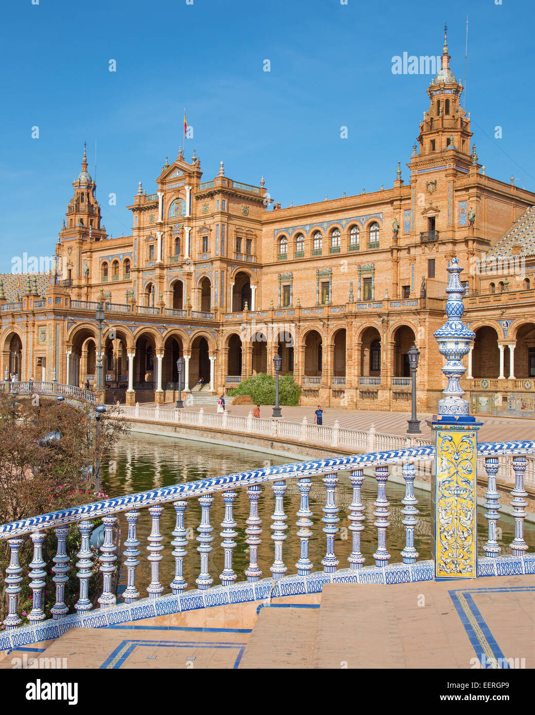 Séville, ESPAGNE - 27 octobre 2014 : Plaza de España square conçu par Anibal Gonzalez (1920) dans un style Art déco et Neo-Mudejar. Banque D'Images