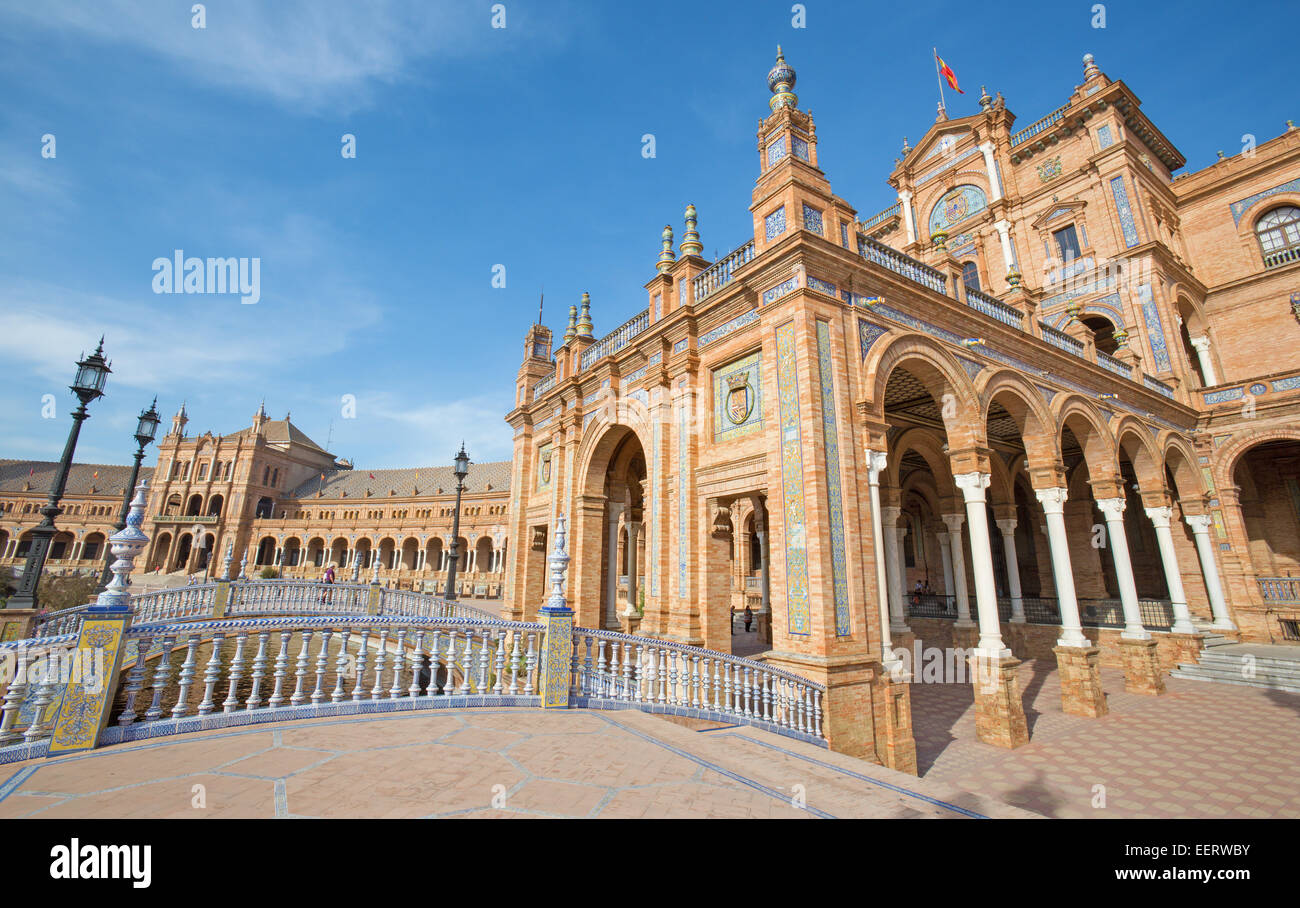 Séville, ESPAGNE - 27 octobre 2014 : Plaza de España square conçu par Anibal Gonzalez (1920) dans un style Art déco et Neo-Mudejar. Banque D'Images